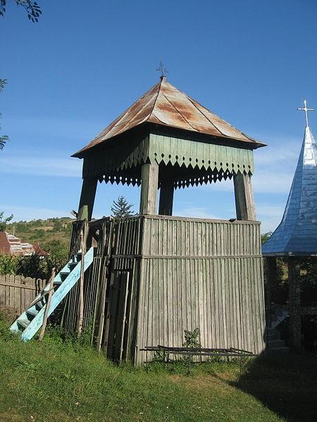 Biserica de lemn Sfinții Voievozi